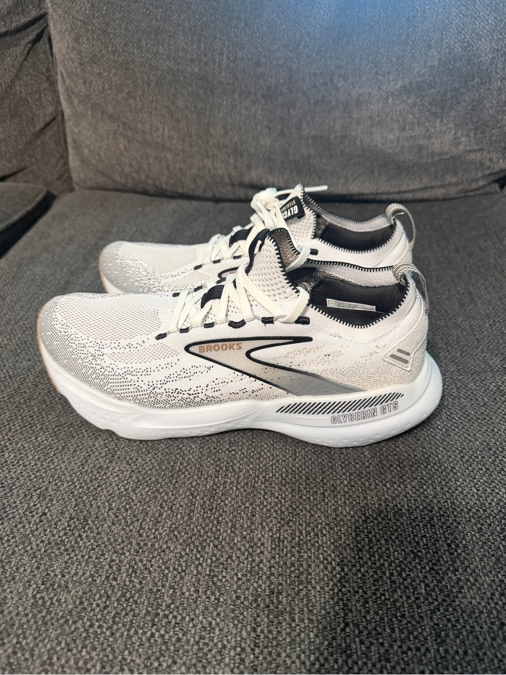 Brooks Women’s Glycerin 21 Stealth-fit GTS